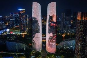 美轮美奂！自媒体分享无人机航拍成都双子塔詹姆斯灯光秀震撼画面