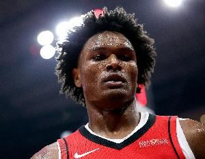 💥打起来了！阿门和老六卡位发生冲突 又摔又推双方乱作一团！