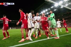 奥纳纳锁喉麦卡利斯特，吃到黄牌